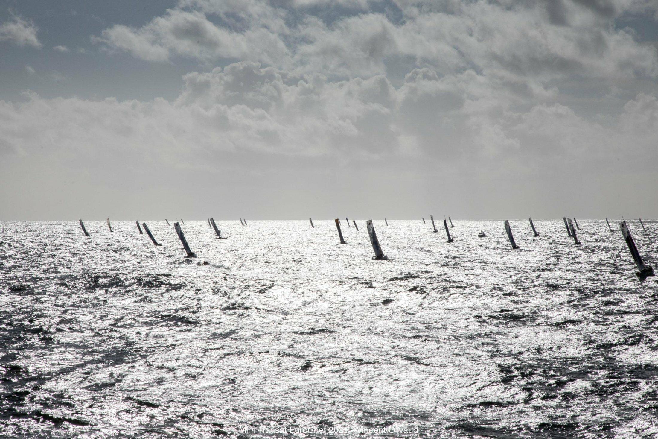 Image aérienne après le coup d'envoi de la Mini Transat Eurochef 2021